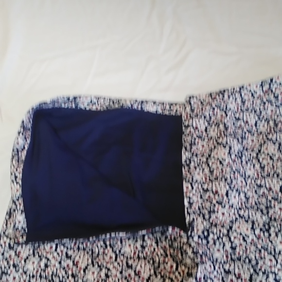 2/25 Banana Republic Pencil Skirt Navy White and Red Floral pattern EUC Sz 10 - Picture 8 of 9